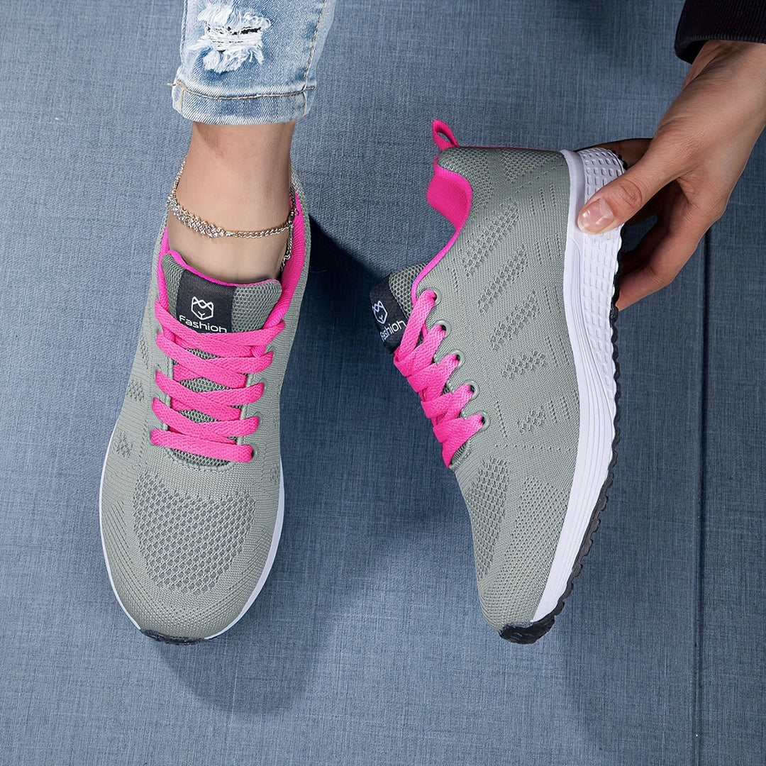 "Moderne atmungsaktive Damen-Sneaker, ideal für Freizeit und Sport, mit sicherem Schnürverschluss in Weißgrau."