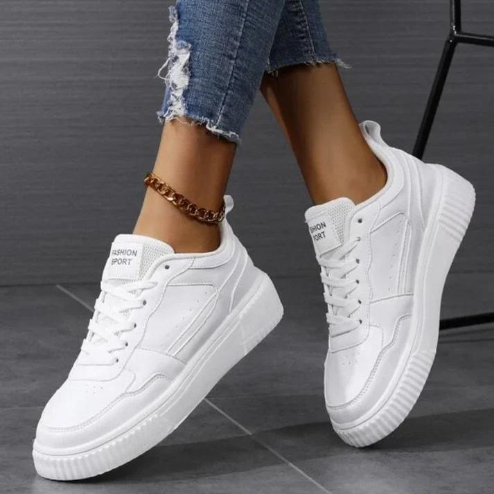 "Moderne Damen-Turnschuhe in frischen Farben, gepolsterte Sohle, elegantes Design, ideal für langen Komfort."