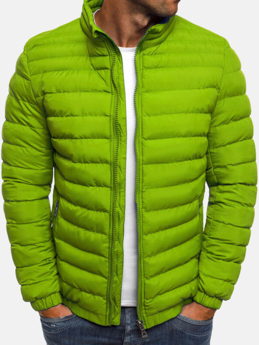 "Moderne Herren Steppjacke mit verstellbarer Kapuze, stilvolles urbanes Design, ideal für kaltes Wetter, funktionell elegant.