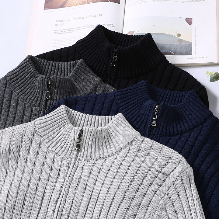 "Moderne Herren Strickjacke aus Baumwolle, elegante Passform, klassische Farben, Vorderansicht, ideal für jeden Anlass."