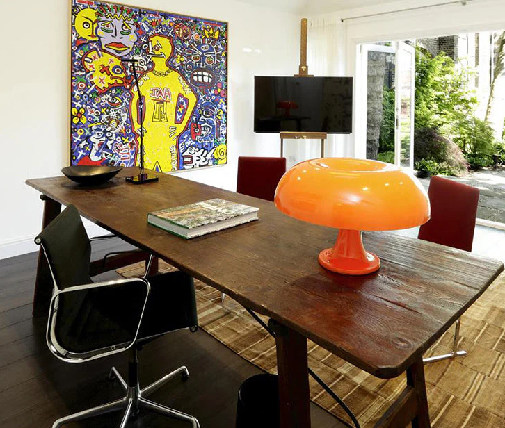 "Moderne LED-Pilz-Tischlampe, minimalistisch, energiesparend, ideal für Wohn- und Schlafzimmer mit sanftem, warmem Licht."