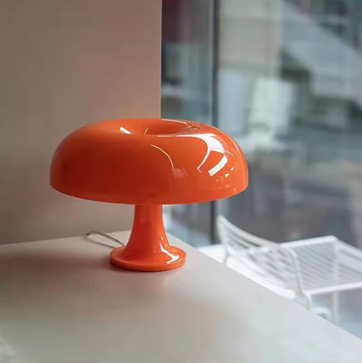 "Moderne LED-Pilz-Tischlampe, minimalistisch, energiesparend, ideal für Wohn- und Schlafzimmer mit sanftem, warmem Licht."