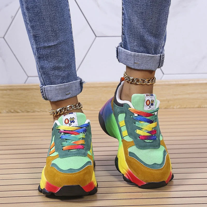 "Moderne orthopädische Turnschuhe, stilvoll und komfortabel, mit rutschfesten Sohlen und zeitgemäßem Design für Damen."