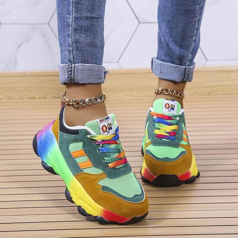 "Moderne orthopädische Turnschuhe, stilvoll und komfortabel, mit rutschfesten Sohlen und zeitgemäßem Design für Damen."