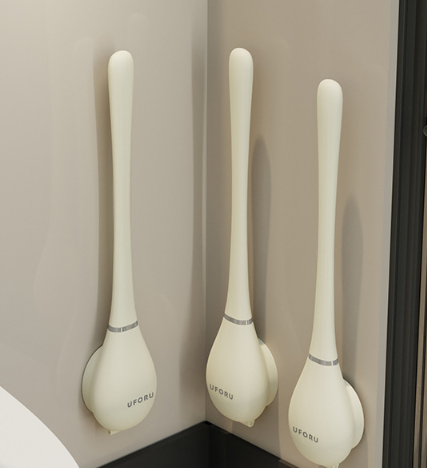 Moderne Silikon-Toilettenbürste, hygienisch, mit flachem Kopf und Wandhalterung, ideal für elegante Badezimmer.
