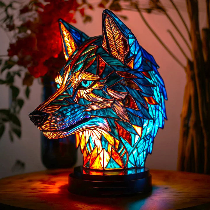 "Moderne Tiffany-Kunstlampe mit farbigem Wolfsmotiv, ideal für stilvolle Wohnräume; vielseitige Beleuchtung für Interieur."