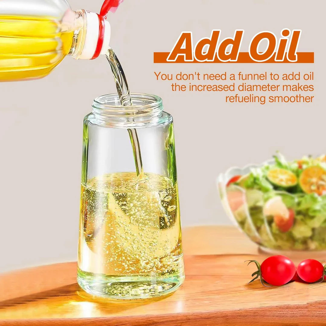 "Moderner 2-in-1 Olivenölsprüher mit Glasbehälter in der Küche, ideal für präzises Sprühen und Gießen."