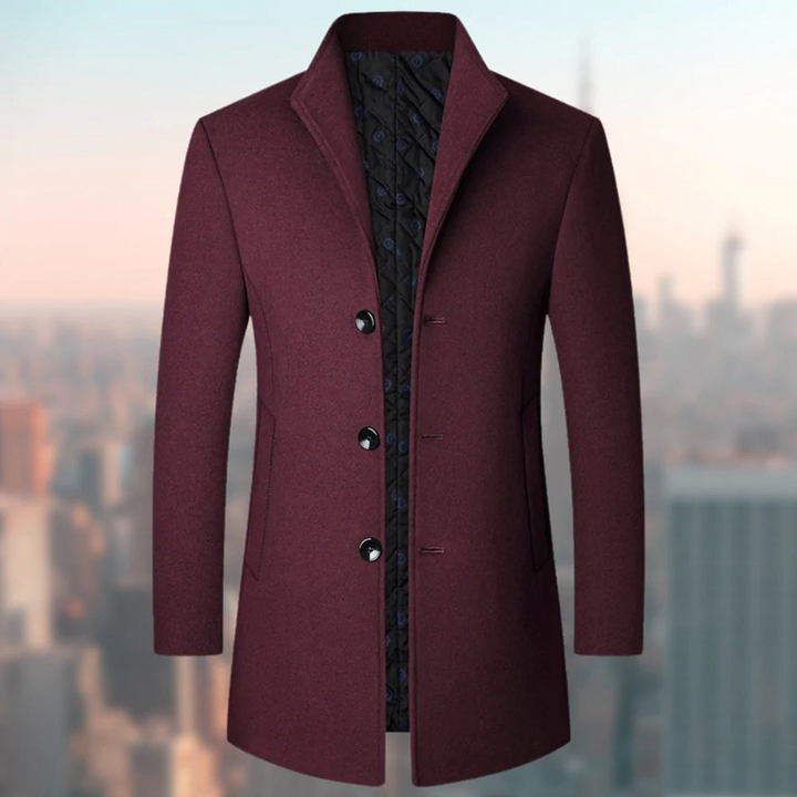Moderner Herrenmantel für Herbst/Winter, eleganter Schnitt, wärmendes Innenfutter, längerer Schutz, vielseitig kombinierbar.
