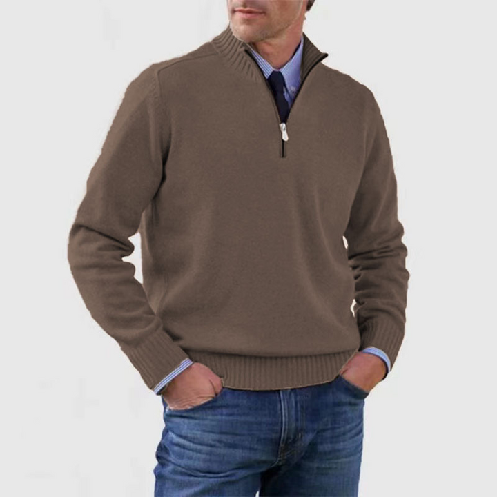 "Moderner Herrenpullover mit halbem Reißverschluss, weiches Material, ideal für kühle Tage und vielseitig kombinierbar."