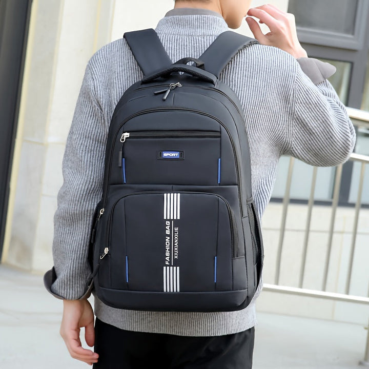 "Moderner Herrenrucksack, langlebig und stilvoll, mit gepolsterten Riemen; ideal für Alltag und Reisen."