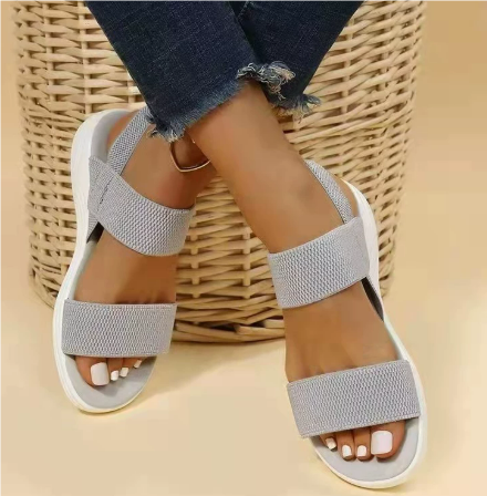 Modische, atmungsaktive Damensandalen in Schwarz mit orthopädischem Komfort und verstellbarer Passform für warme Tage.