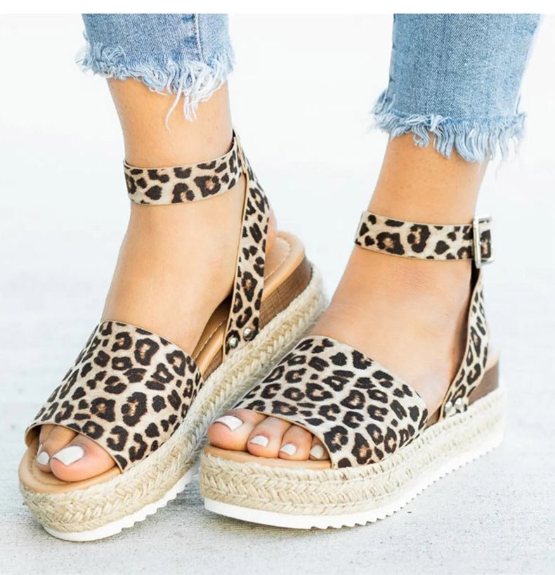 Offene Damen-Wandersandalen mit atmungsaktivem Design, Plateau-Keilabsatz und verstellbaren Riemen für Komfort und Stil.