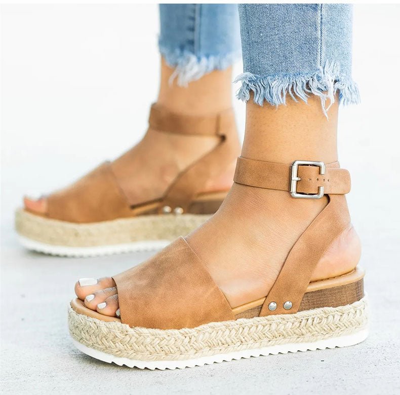 Offene Damen-Wandersandalen mit atmungsaktivem Design, Plateau-Keilabsatz und verstellbaren Riemen für Komfort und Stil.
