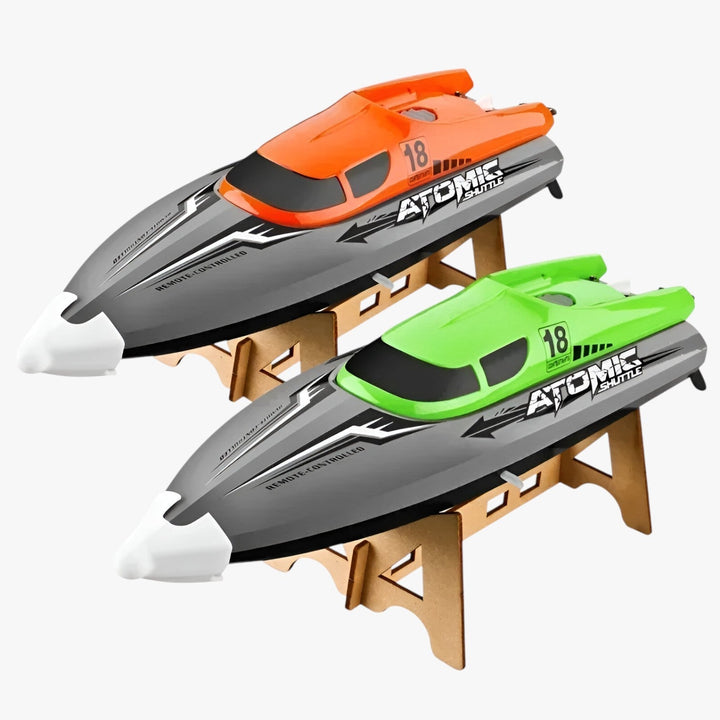 "Orange RC-Speedboot AquaX mit Wasserkühlung, Auto-Reset und 2.4G-Fernsteuerung auf blauem Hintergrund"