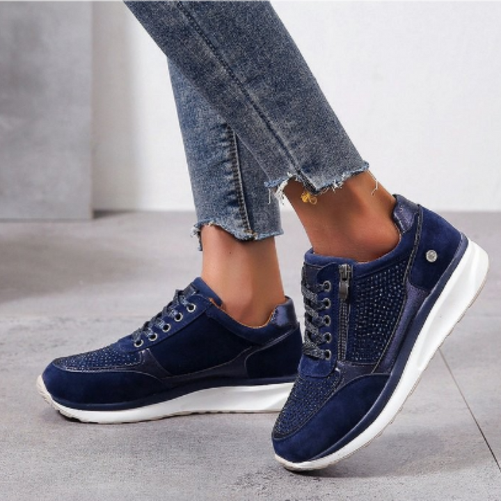 Orthopädische, atmungsaktive Damenschuhe in Beige und Grau mit rutschfester Sohle, bieten Komfort und Haltungsunterstützung.