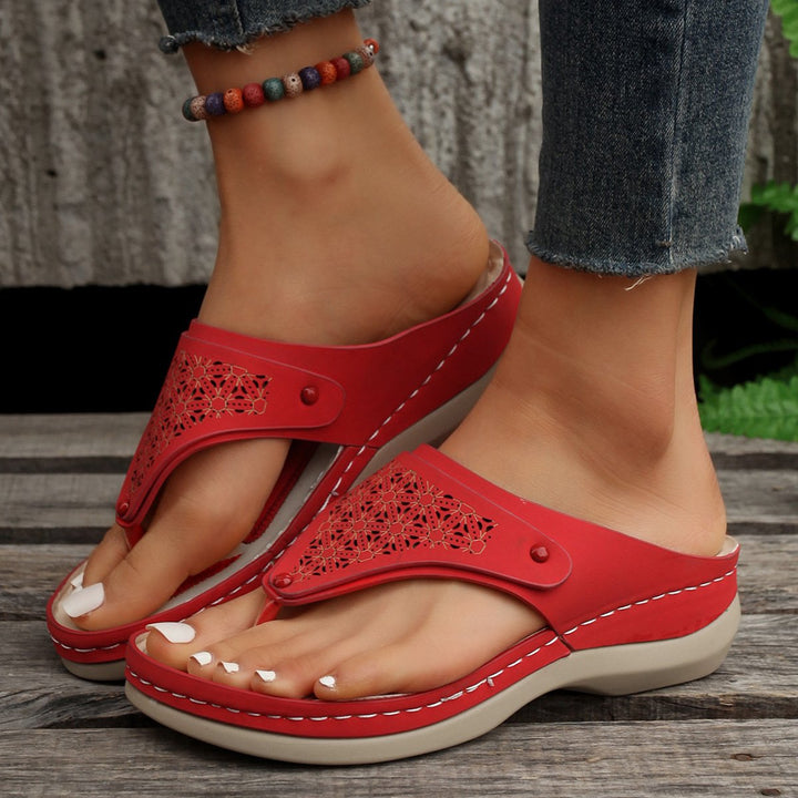 "Orthopädische Damen-Ledersandalen mit gepolsterter Sohle, ideal für Outdoor-Abenteuer und städtischen Komfort."