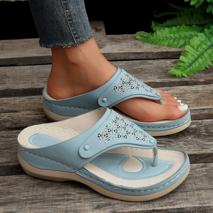 "Orthopädische Damen-Ledersandalen mit gepolsterter Sohle, ideal für Outdoor-Abenteuer und städtischen Komfort."