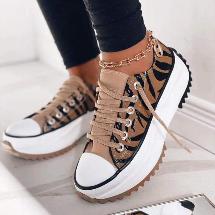 "Orthopädische Damen Plattform Sneaker, weiß, stilvoll mit erhöhtem Design und robuster Sohle für Komfort und Mode"