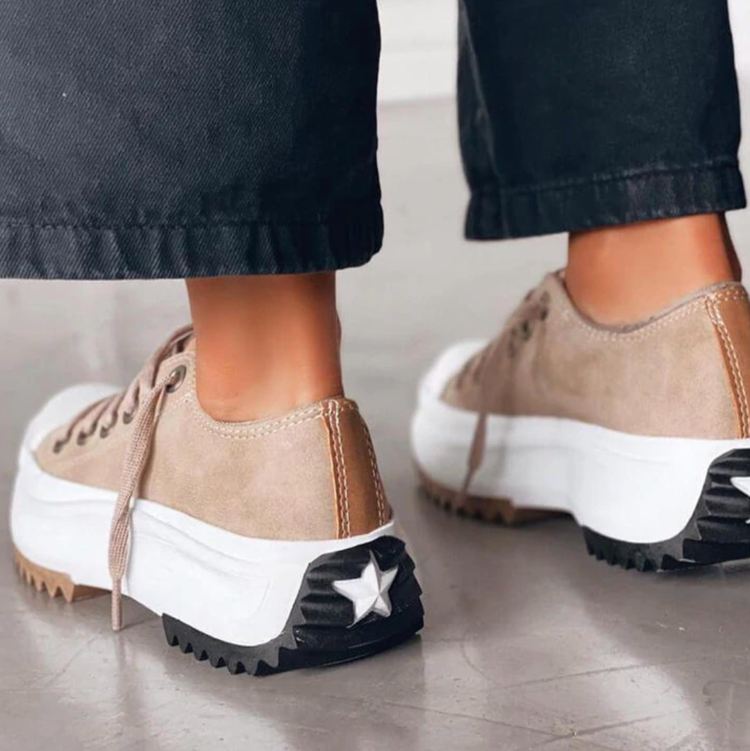 "Orthopädische Damen Plattform Sneaker, weiß, stilvoll mit erhöhtem Design und robuster Sohle für Komfort und Mode"