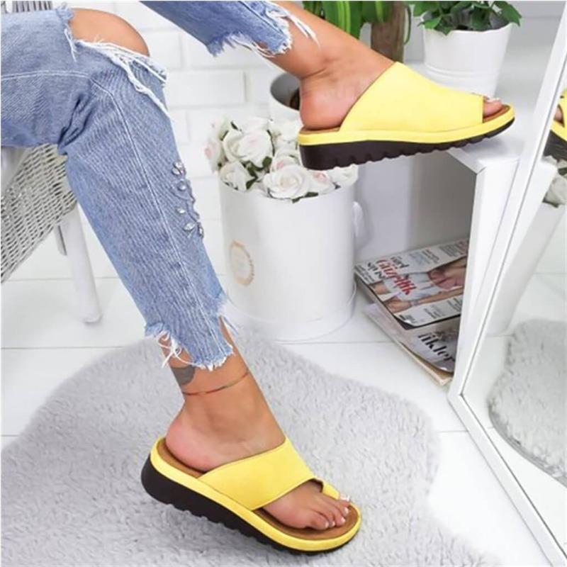 "Orthopädische Damen Sandalen in Gelb, bequem mit Hallux Valgus Funktion, stilvoll und modisch für optimalen Komfort."