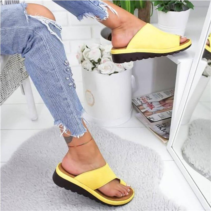 "Orthopädische Damen Sandalen in Gelb, bequem mit Hallux Valgus Funktion, stilvoll und modisch für optimalen Komfort."
