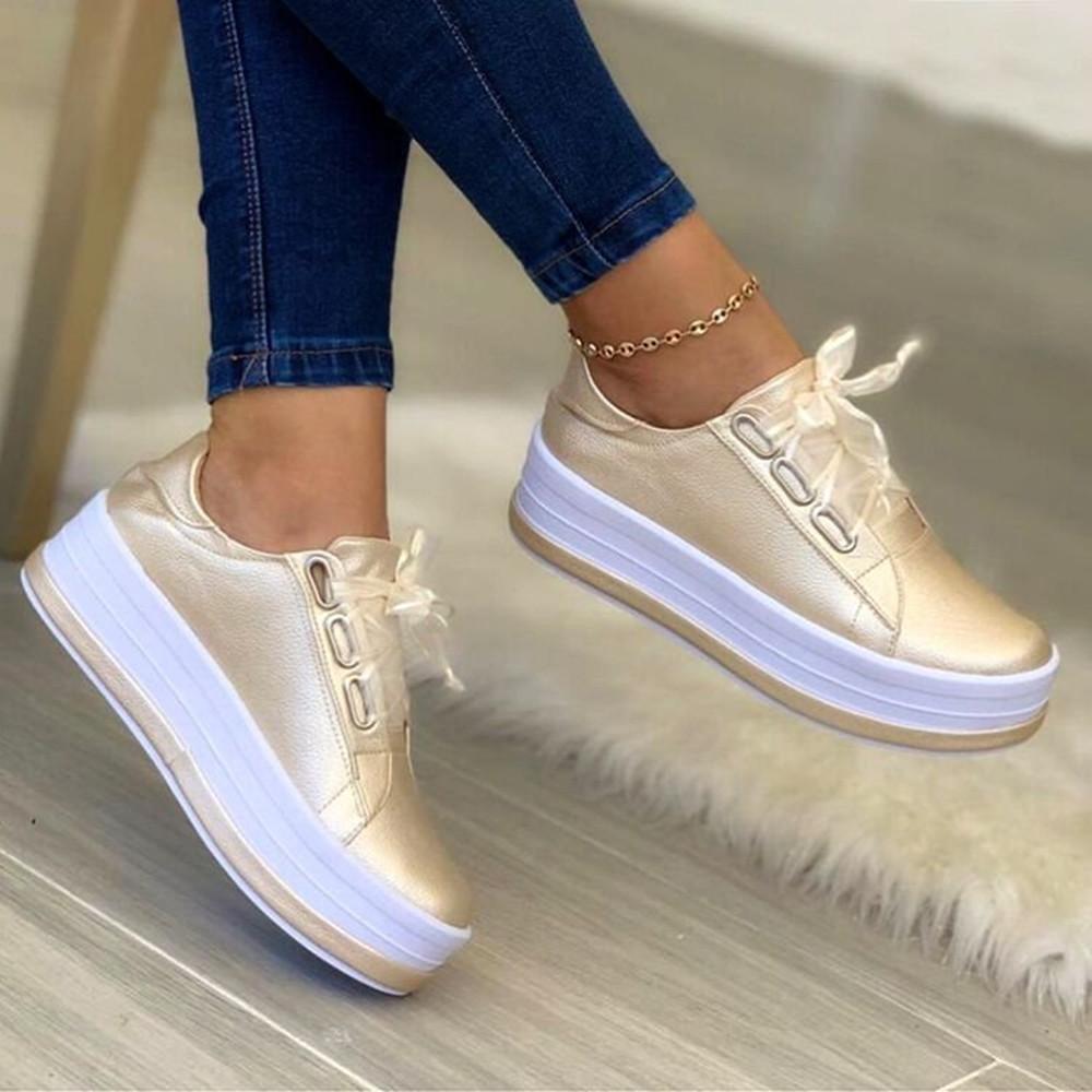 Orthopädische Damen-Schuhe in elegantem Design, aus synthetischem Leder mit rutschfester Sohle, für hohen Tragekomfort.