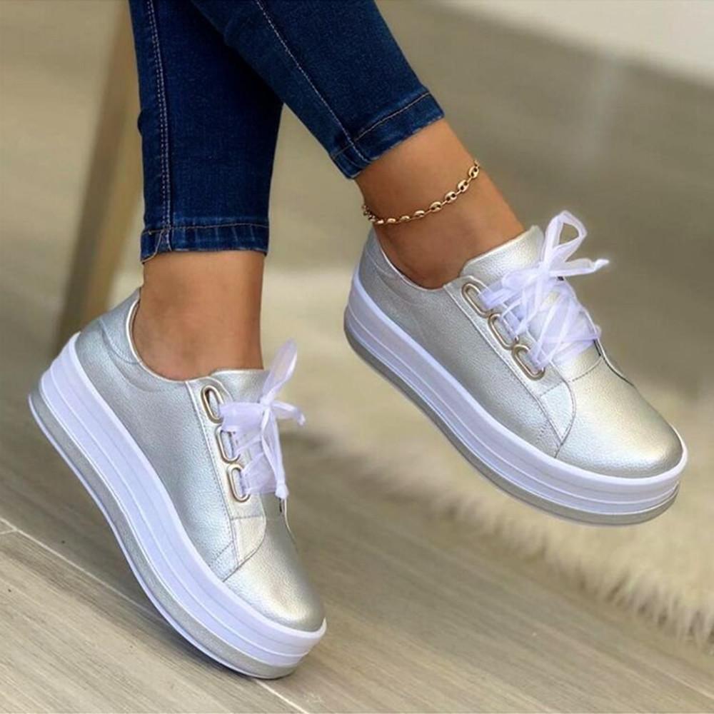 Orthopädische Damen-Schuhe in elegantem Design, aus synthetischem Leder mit rutschfester Sohle, für hohen Tragekomfort.