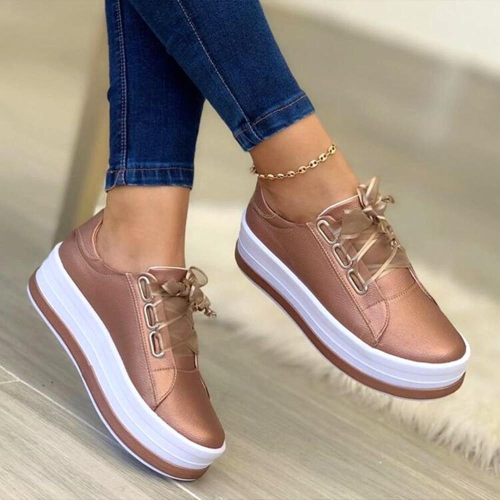 Orthopädische Damen-Schuhe in elegantem Design, aus synthetischem Leder mit rutschfester Sohle, für hohen Tragekomfort.