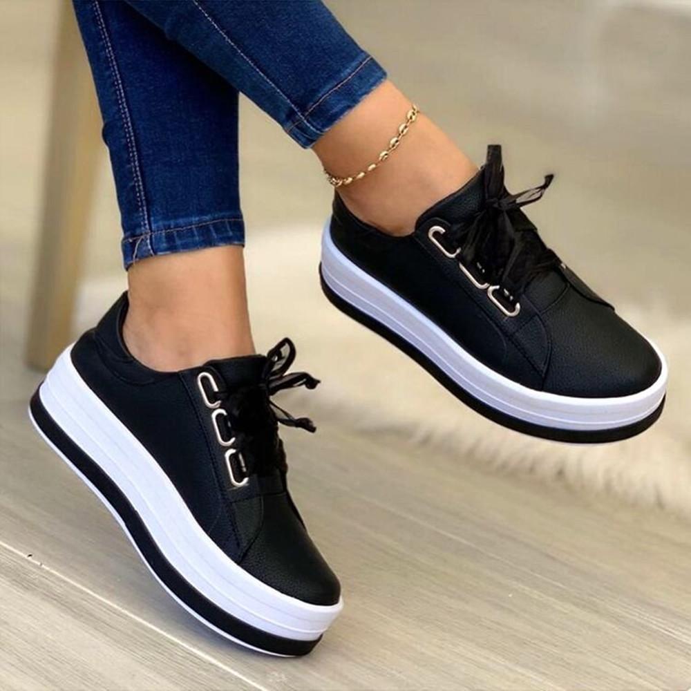 Orthopädische Damen-Schuhe in elegantem Design, aus synthetischem Leder mit rutschfester Sohle, für hohen Tragekomfort.