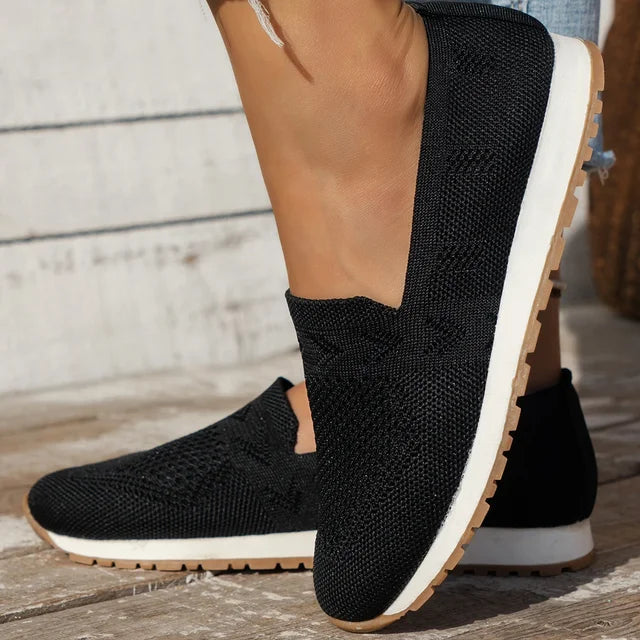 "Orthopädische Damen-Schuhe, schwarz, moderner Slip-On-Stil, ergonomische Sohle, runde Spitze, Komfort und Atmungsaktivität"