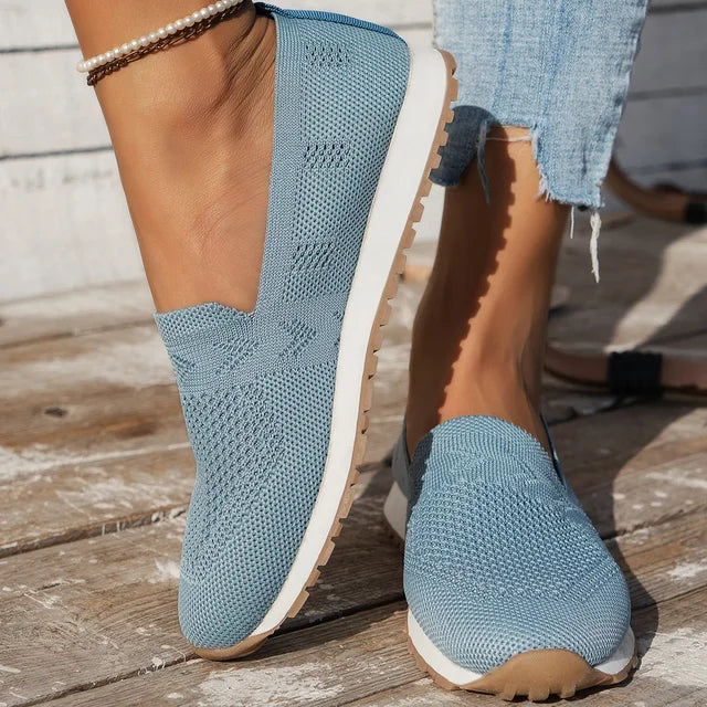 "Orthopädische Damen-Schuhe, schwarz, moderner Slip-On-Stil, ergonomische Sohle, runde Spitze, Komfort und Atmungsaktivität"