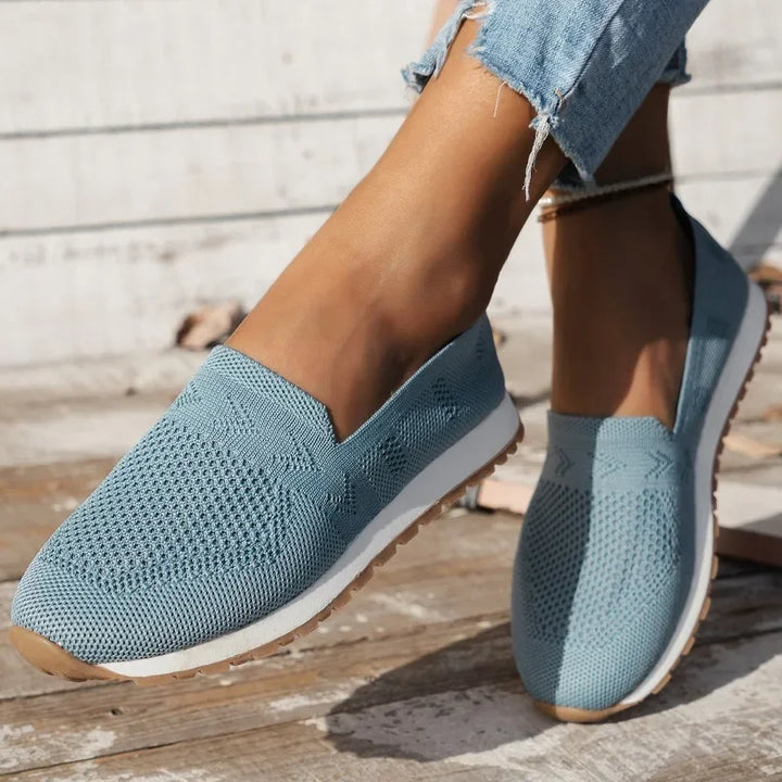 "Orthopädische Damen-Schuhe, schwarz, moderner Slip-On-Stil, ergonomische Sohle, runde Spitze, Komfort und Atmungsaktivität"
