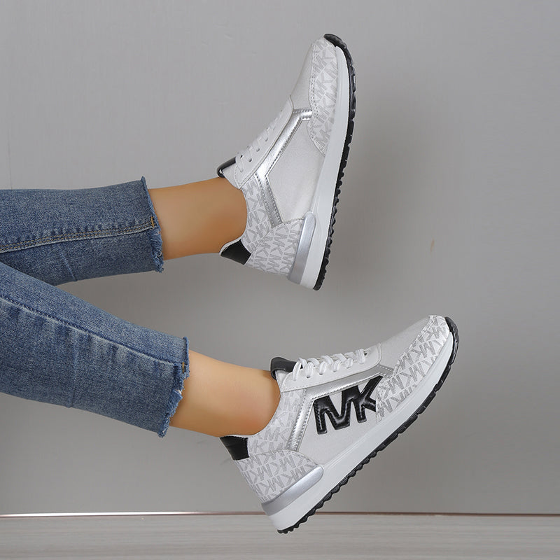 "Orthopädische Damen Sneaker, stilvoll, komfortabel, vielseitige Farben, sportliches Design, griffige Sohle, detailreich."