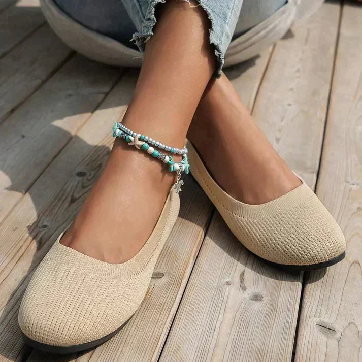 "Orthopädische Damen-Sommerschuhe mit gepolstertem Fußbett, atmungsaktivem Mesh-Obermaterial und rutschfester Sohle."