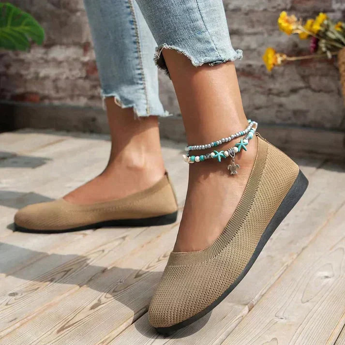 "Orthopädische Damen-Sommerschuhe mit gepolstertem Fußbett, atmungsaktivem Mesh-Obermaterial und rutschfester Sohle."