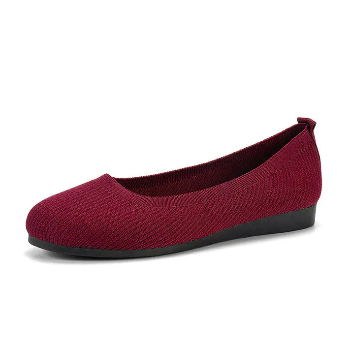 "Orthopädische Damen-Sommerschuhe mit gepolstertem Fußbett, atmungsaktivem Mesh-Obermaterial und rutschfester Sohle."