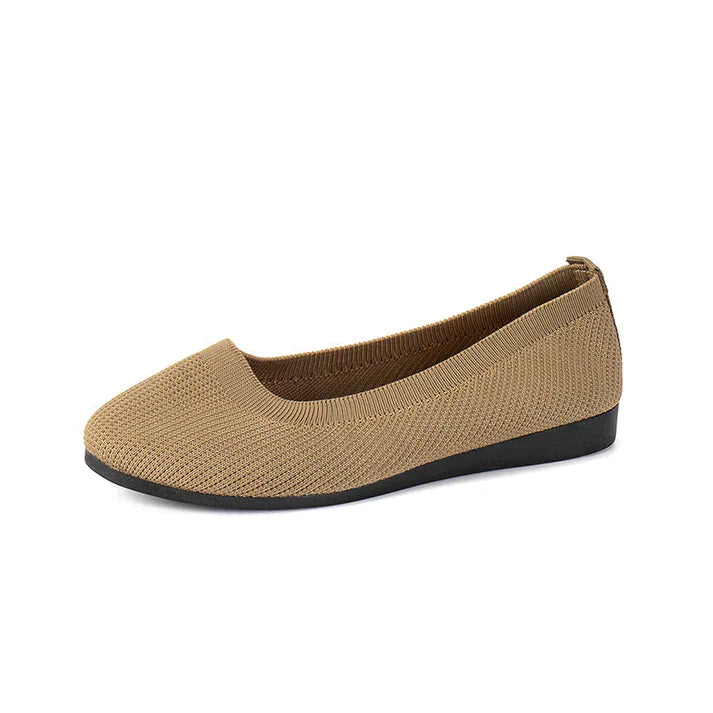 "Orthopädische Damen-Sommerschuhe mit gepolstertem Fußbett, atmungsaktivem Mesh-Obermaterial und rutschfester Sohle."