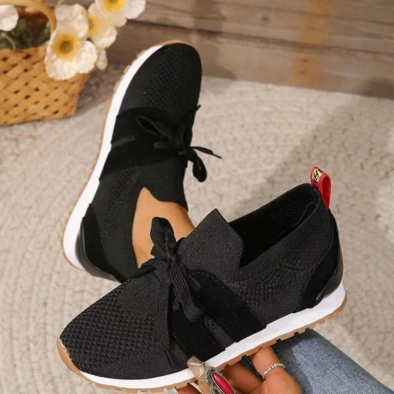 Orthopädische Damen-Walkingschuhe, elegant und bequem, in Rot mit rutschfester Sohle und atmungsaktivem Material.