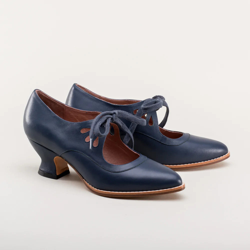Orthopädische Damenschuhe, elegant, hoher Absatz, modernes Design, schwarz, rutschfeste Sohle für Komfort und Stabilität.