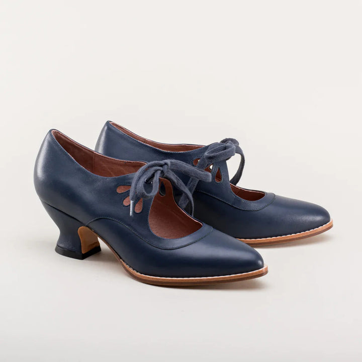Orthopädische Damenschuhe, elegant, hoher Absatz, modernes Design, schwarz, rutschfeste Sohle für Komfort und Stabilität.
