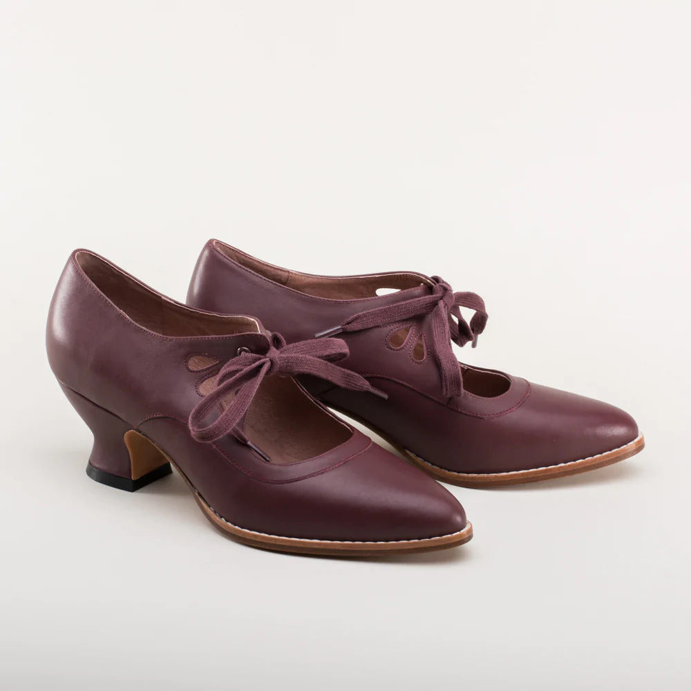 Orthopädische Damenschuhe, elegant, hoher Absatz, modernes Design, schwarz, rutschfeste Sohle für Komfort und Stabilität.