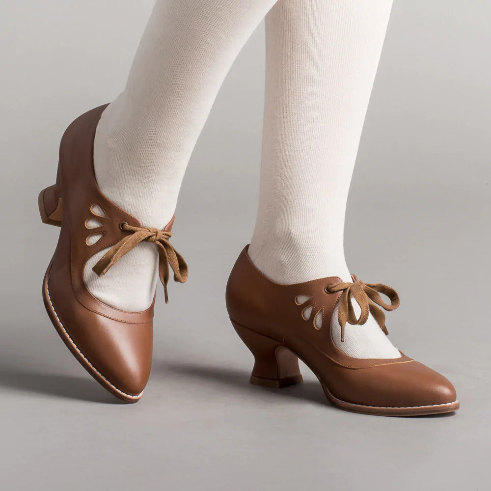 Orthopädische Damenschuhe, elegant, hoher Absatz, modernes Design, schwarz, rutschfeste Sohle für Komfort und Stabilität.