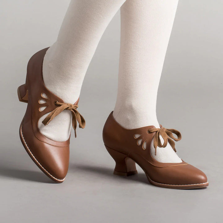 Orthopädische Damenschuhe, elegant, hoher Absatz, modernes Design, schwarz, rutschfeste Sohle für Komfort und Stabilität.