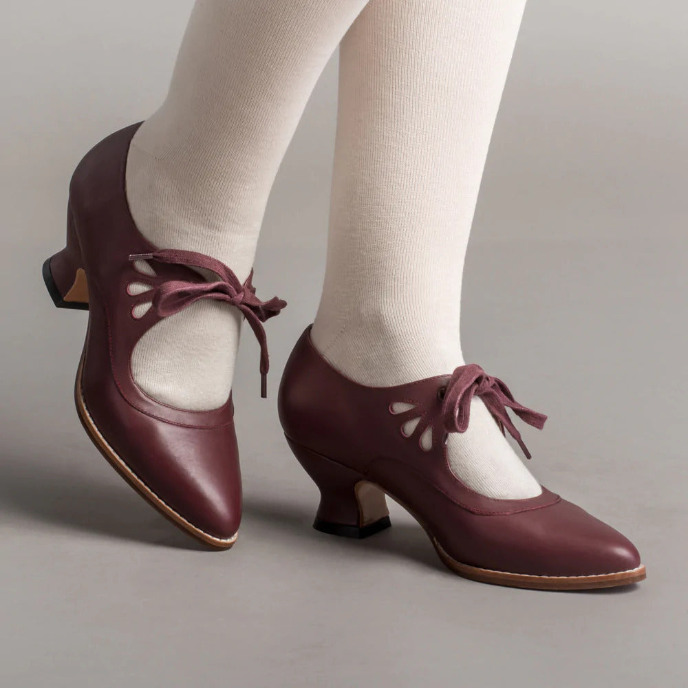 Orthopädische Damenschuhe, elegant, hoher Absatz, modernes Design, schwarz, rutschfeste Sohle für Komfort und Stabilität.