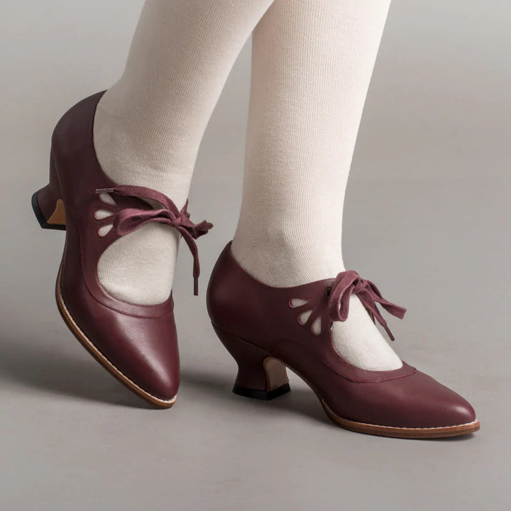 Orthopädische Damenschuhe, elegant, hoher Absatz, modernes Design, schwarz, rutschfeste Sohle für Komfort und Stabilität.
