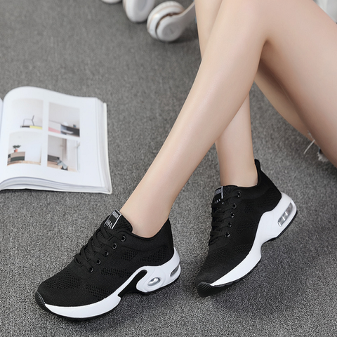 "Orthopädische Damenschuhe, Hellblau-Violett, atmungsaktives Mesh, flexible PVC-Sohle, modern, stylisch und bequem."