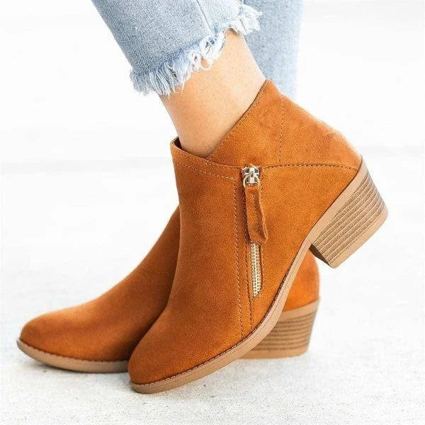 Orthopädische Damenstiefel aus Leder, elegantes Design, zeitloser Stil. Ideal für jede Jahreszeit, Komfort und Eleganz.