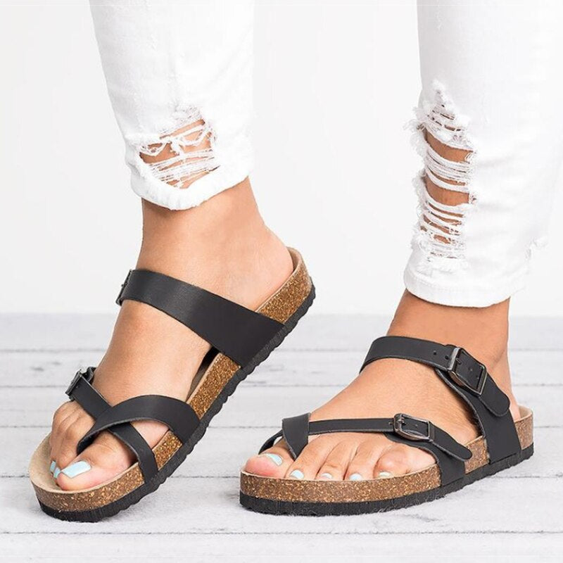 "Orthopädische Sandalen in Braun und Schwarz, verstellbare Riemen, elegantes Design, komfortabel für jeden Anlass"