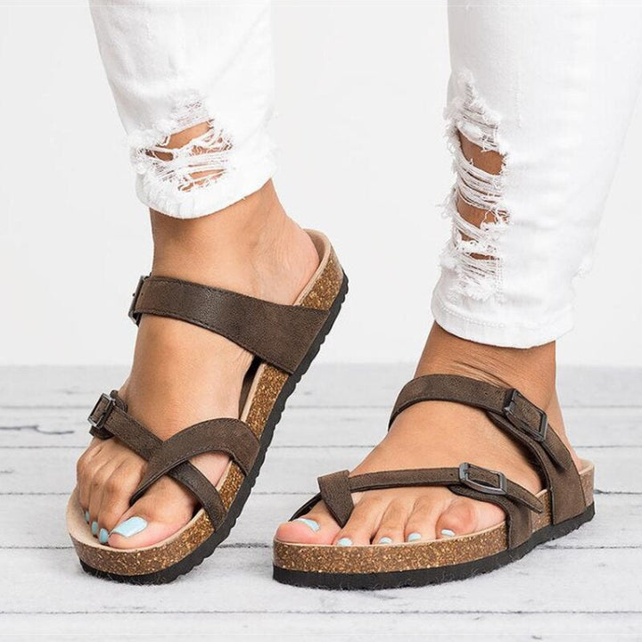 "Orthopädische Sandalen in Braun und Schwarz, verstellbare Riemen, elegantes Design, komfortabel für jeden Anlass"