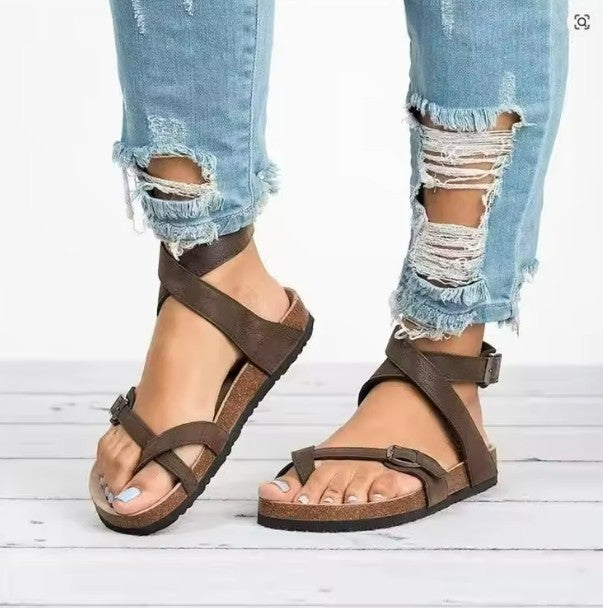 "Orthopädische Sandalen in Braun und Schwarz, verstellbare Riemen, elegantes Design, komfortabel für jeden Anlass"